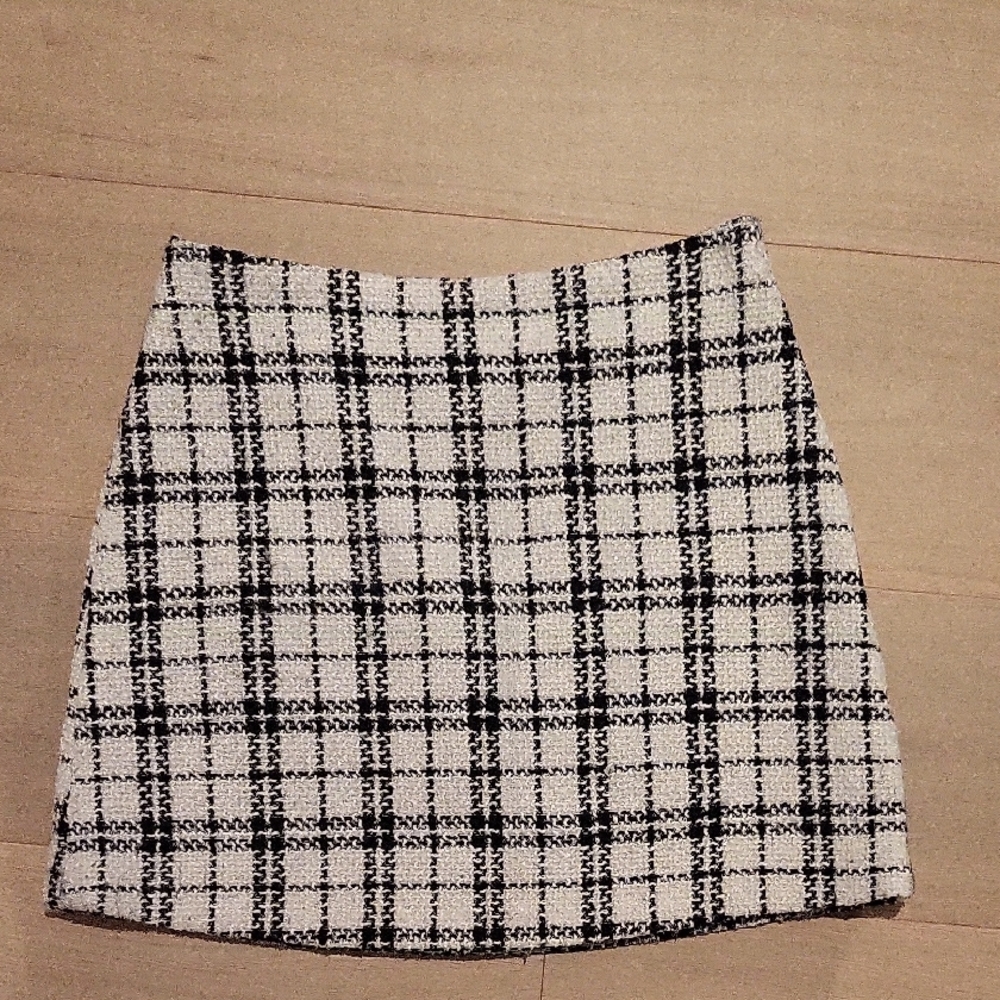 Elegant Black and White Plaid Mini Skirt